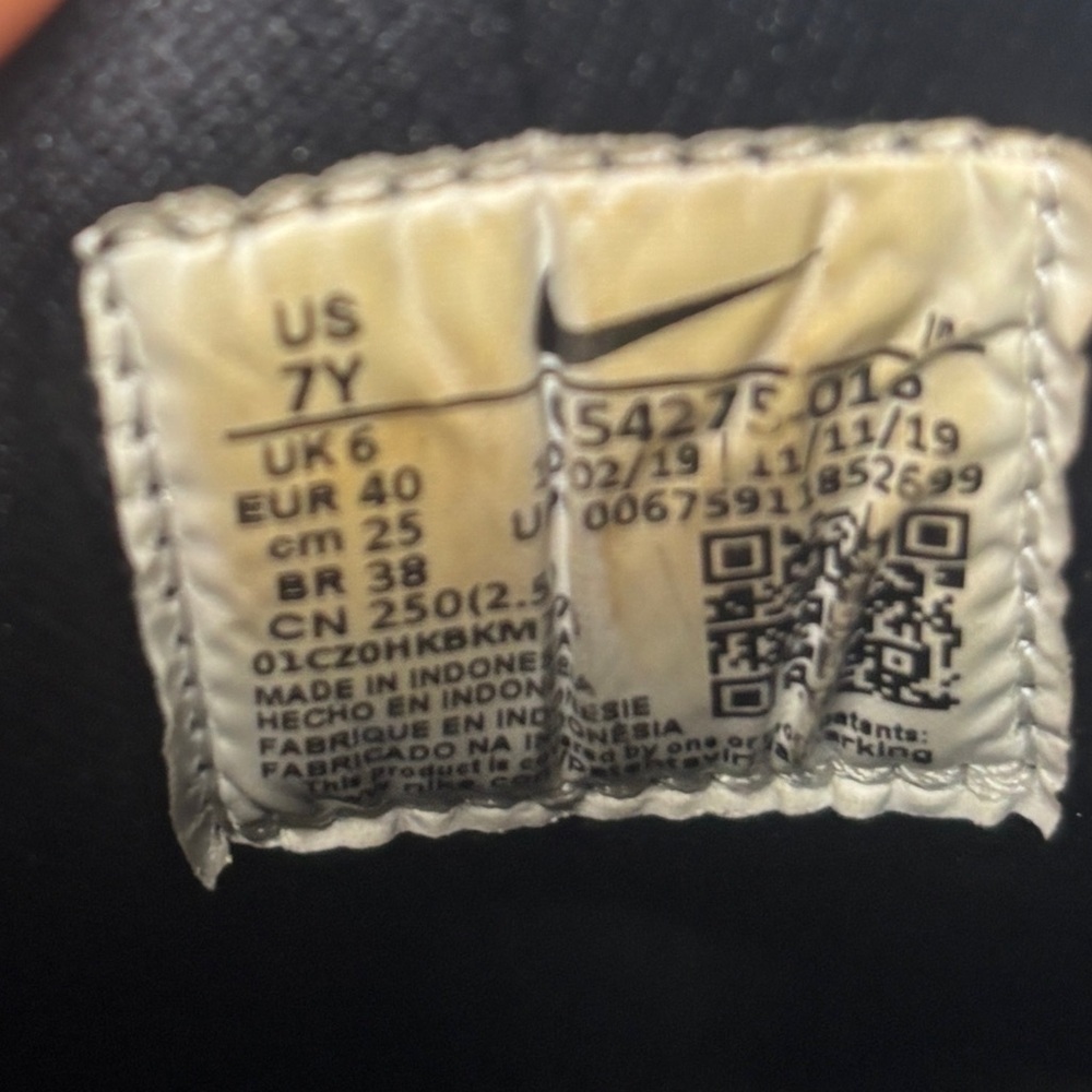 Nike Air Huarache Youth 7Y Triple Black Sneakers - Picture 12 of 12